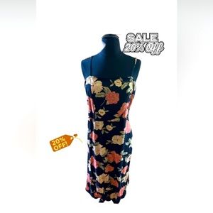 Exhilaration floral dress. two pockets on the Sides and slit on the lift side